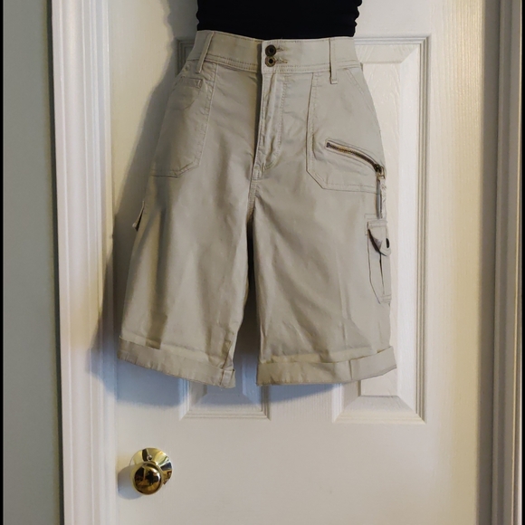 Lee tan cargo style shorts - Picture 1 of 7